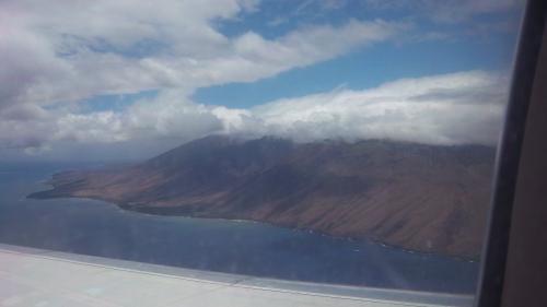 Flying into Maui